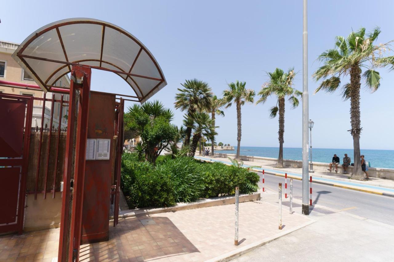Abissi Room One Step From The Sea Trani Luaran gambar